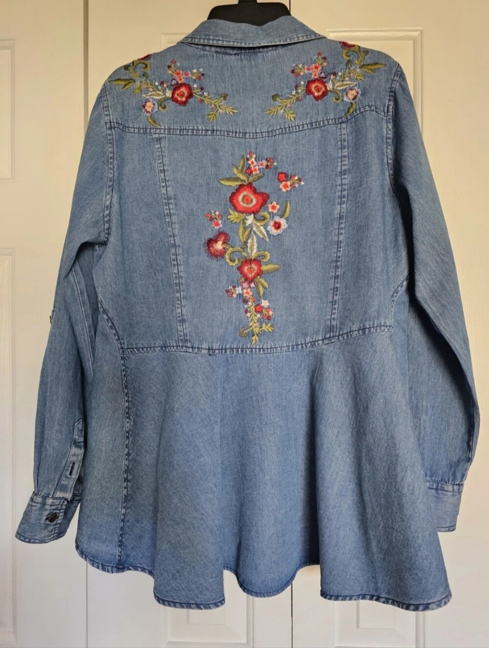 Nostalgia Floral Embroidered Denim Long Sleeve Shirt Size Large